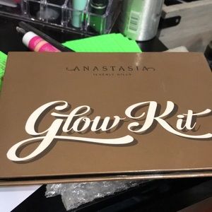 ANASTASIA BEVERLY HILLS GLOW KIT